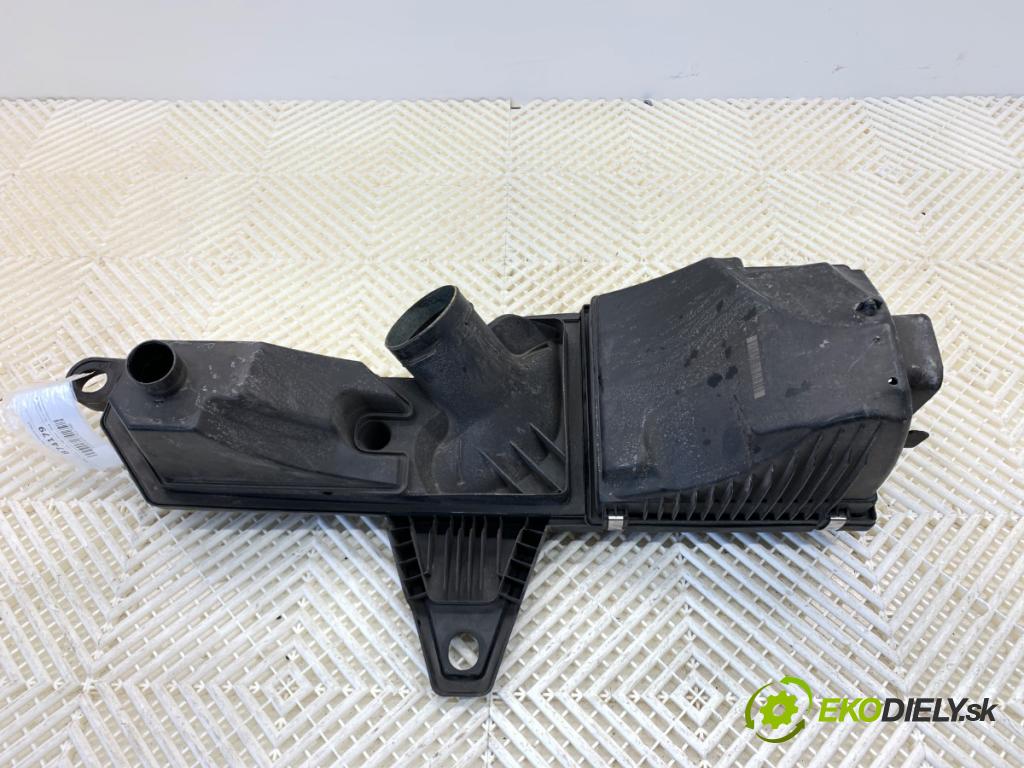 BMW F30 sedan 2016 140 kW 320 d xDrive 1995 obal filtra vzduchu 8578649 (Kryt vzduchového filtru)