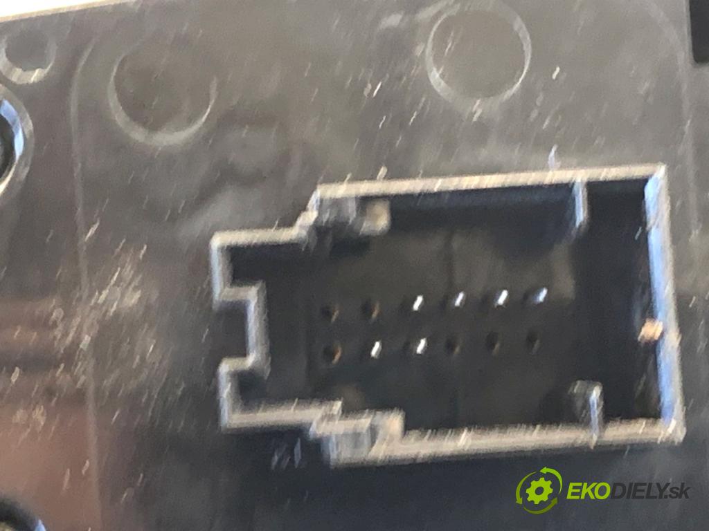 BMW F30 sedan 2016 140 kW 320 d xDrive 1995 Prepínač okien 9362107 (Prepínacie páčky pod volantom)