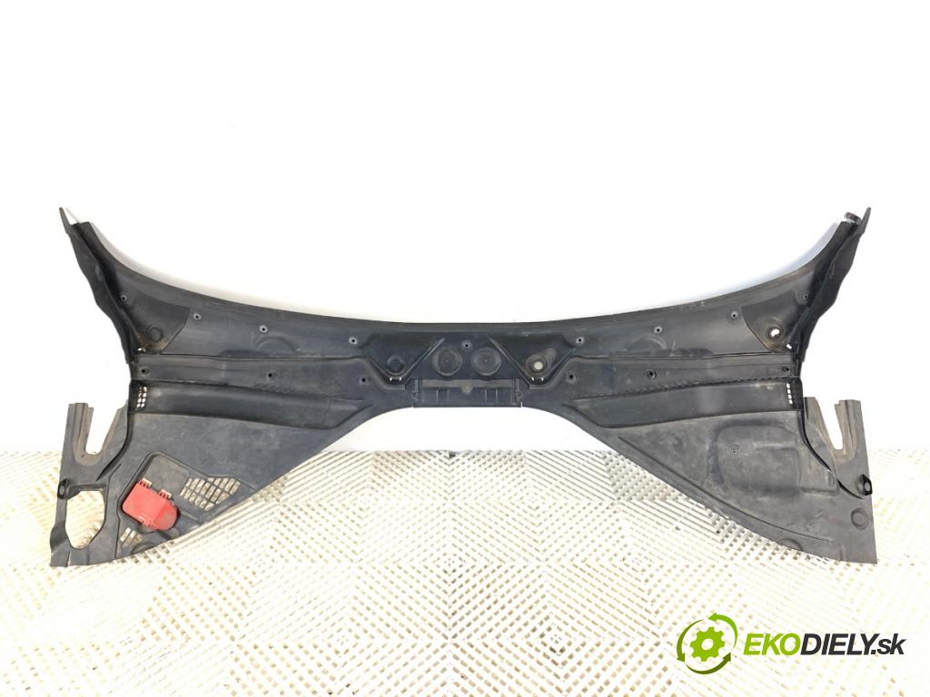 BMW F30 sedan 2016 140 kW 320 d xDrive 1995 Torpédo, plast pod čelné okno 7384465 (Torpédo (plast pod čelným sklom))