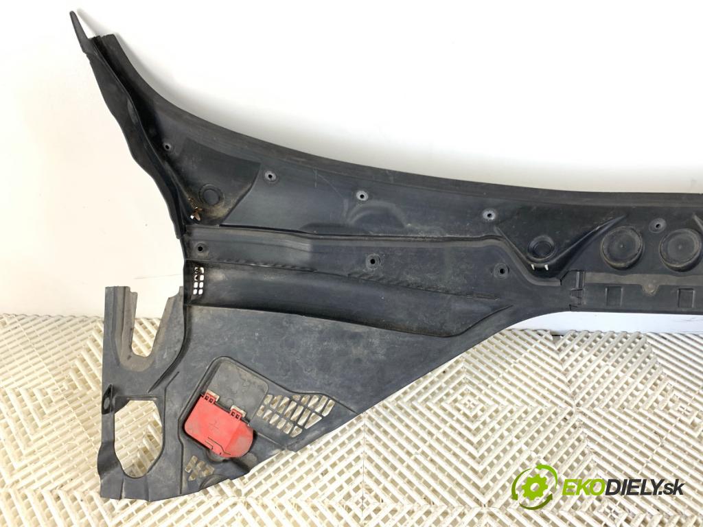 BMW F30 sedan 2016 140 kW 320 d xDrive 1995 torpédo plast pod čelní okno 7384465 (Plast pod čelním sklem)