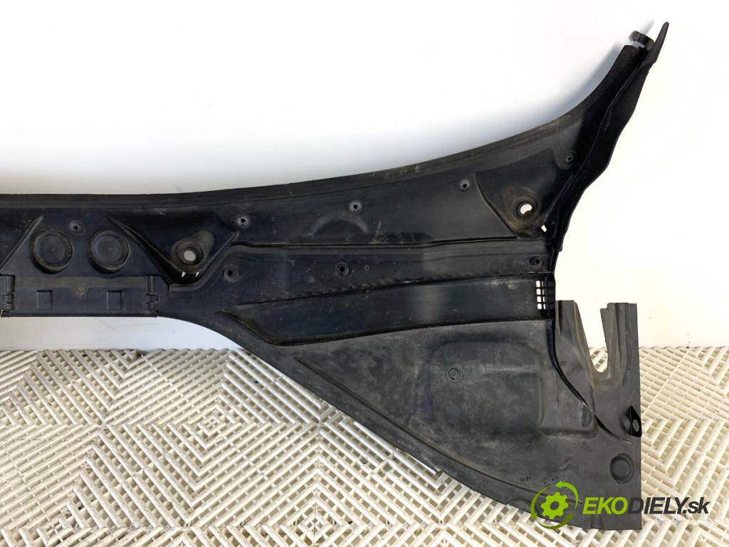 BMW F30 sedan 2016 140 kW 320 d xDrive 1995 torpédo plast pod čelní okno 7384465 (Plast pod čelním sklem)