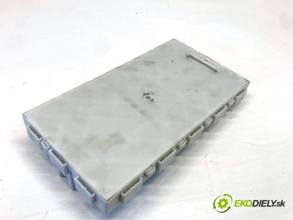 BMW F30 sedan 2016 140 kW 320 d xDrive 1995 modul komfortu 6824383 (Komfortní modul)