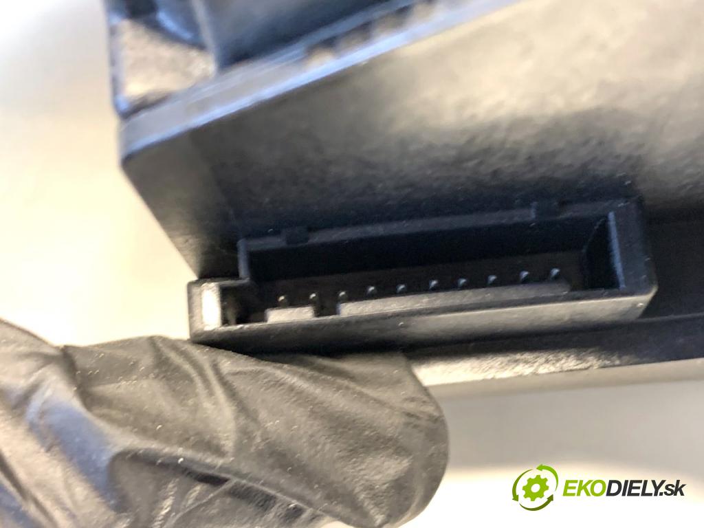 BMW F30 sedan 2016 140 kW 320 d xDrive 1995 Kulisa 9296898 (Rýchlostná páka (kulisa))