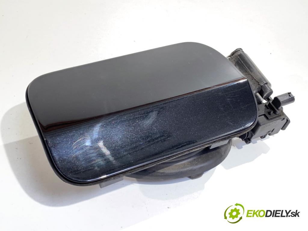 BMW F30 sedan 2016 140 kW 320 d xDrive 1995 dvířka nádrže paliva  (Klika dveří ostatní)