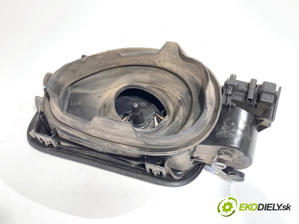 BMW F30 sedan 2016 140 kW 320 d xDrive 1995 Dvierka nádrže paliva  (Kľučka dverí ostatné)