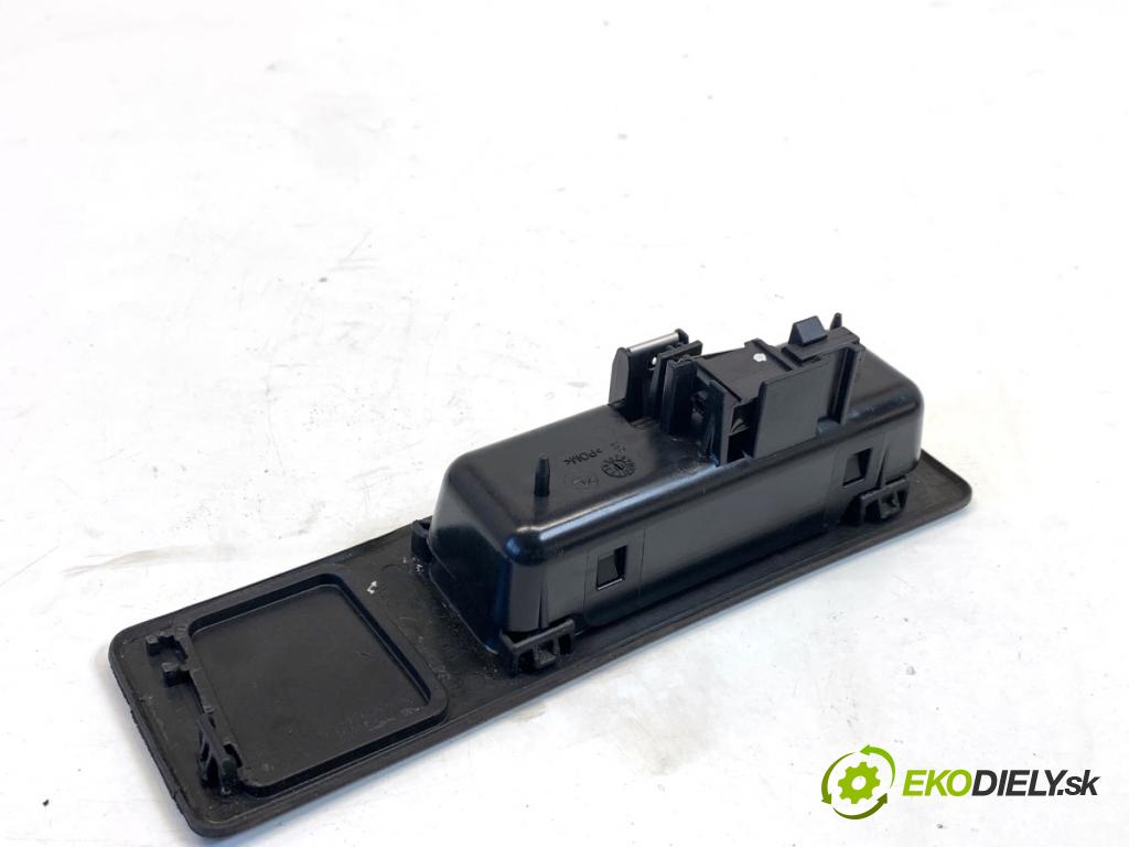 BMW F30 sedan 2016 140 kW 320 d xDrive 1995 Kľučka dverí zad 7368752