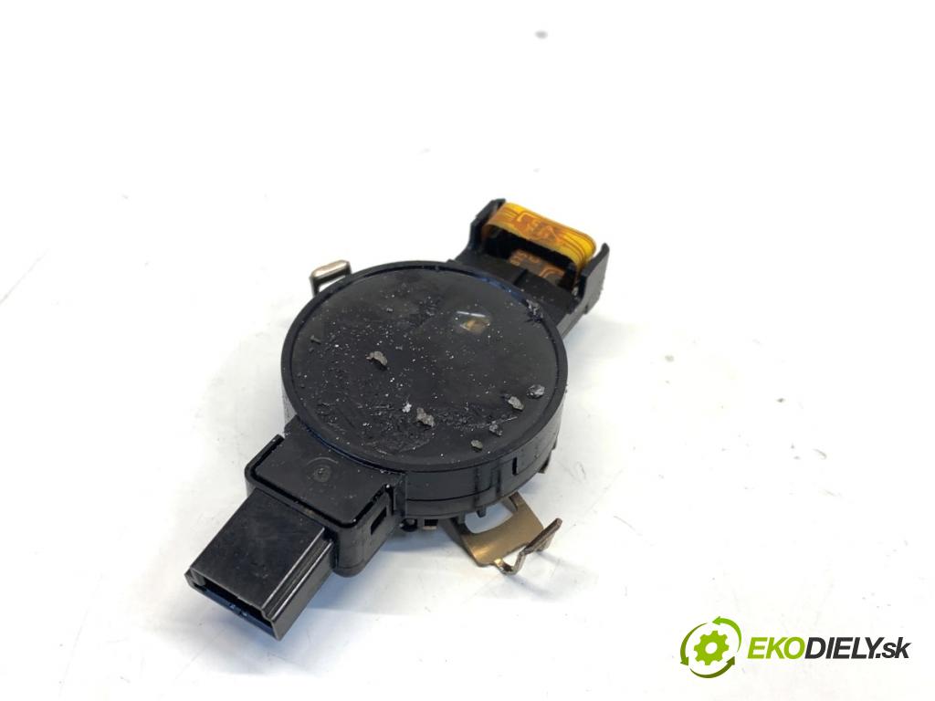 BMW F30 sedan 2016 140 kW 320 d xDrive 1995 snímač deště 6814601 (Snímač deště)