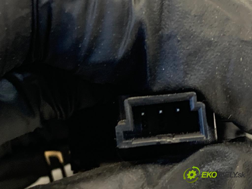 BMW F30 sedan 2016 140 kW 320 d xDrive 1995 snímač deště 6814601 (Snímač deště)