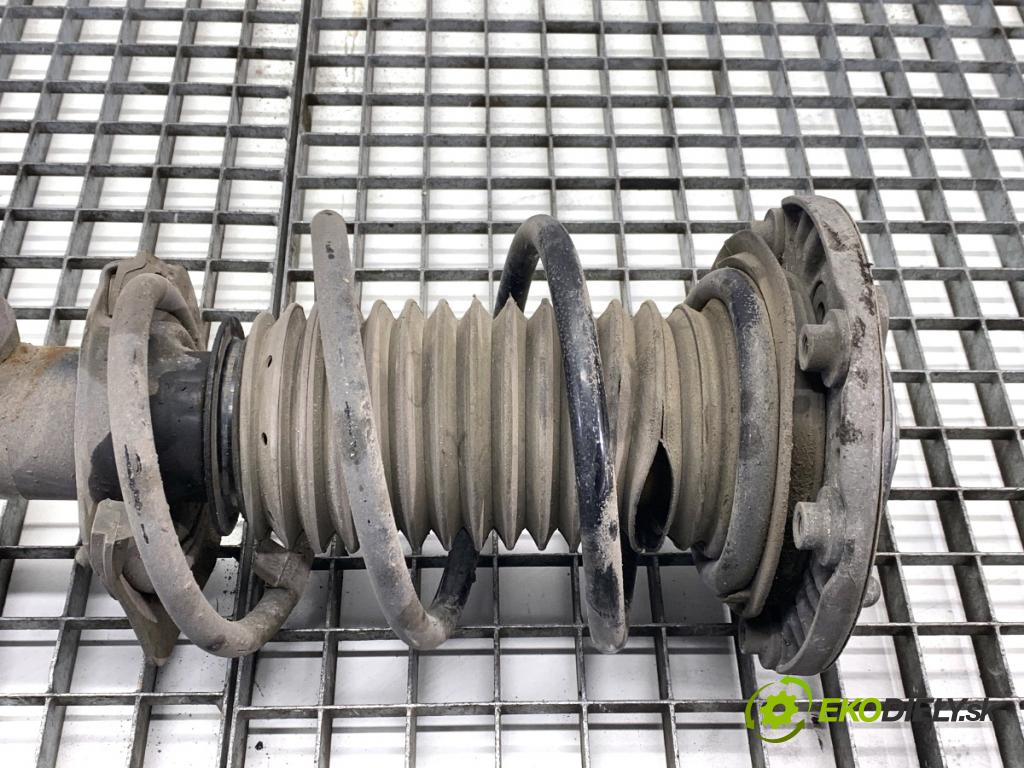 BMW F30 sedan 2016 140 kW 320 d xDrive 1995 Tlmič ľavy predný ZE 6873803