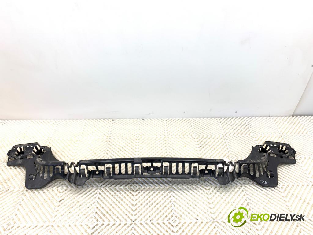 BMW F30 sedan 2016 140 kW 320 d xDrive 1995 úchyt nárazníka zadní část středový 7256922