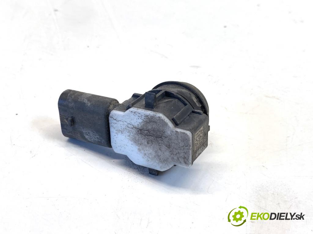 BMW F30 sedan 2016 140 kW 320 d xDrive 1995 snímač PDC 9261582