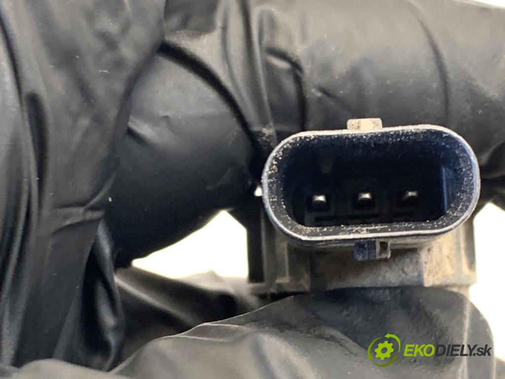 BMW F30 sedan 2016 140 kW 320 d xDrive 1995 snímač PDC 9261582