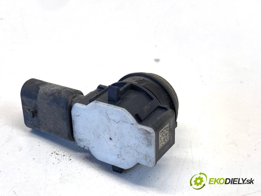 BMW F30 sedan 2016 140 kW 320 d xDrive 1995 snímač PDC 9261582