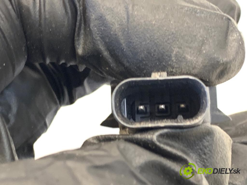 BMW F30 sedan 2016 140 kW 320 d xDrive 1995 snímač PDC 9261582