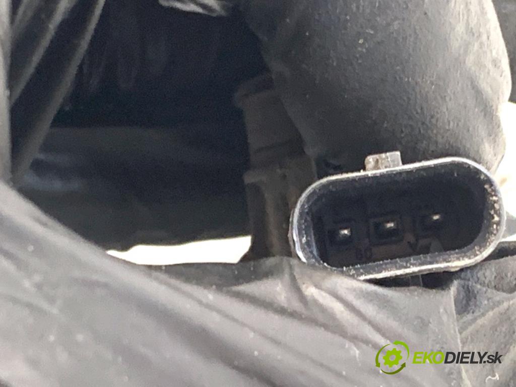 BMW F30 sedan 2016 140 kW 320 d xDrive 1995 Snímač PDC 9261582