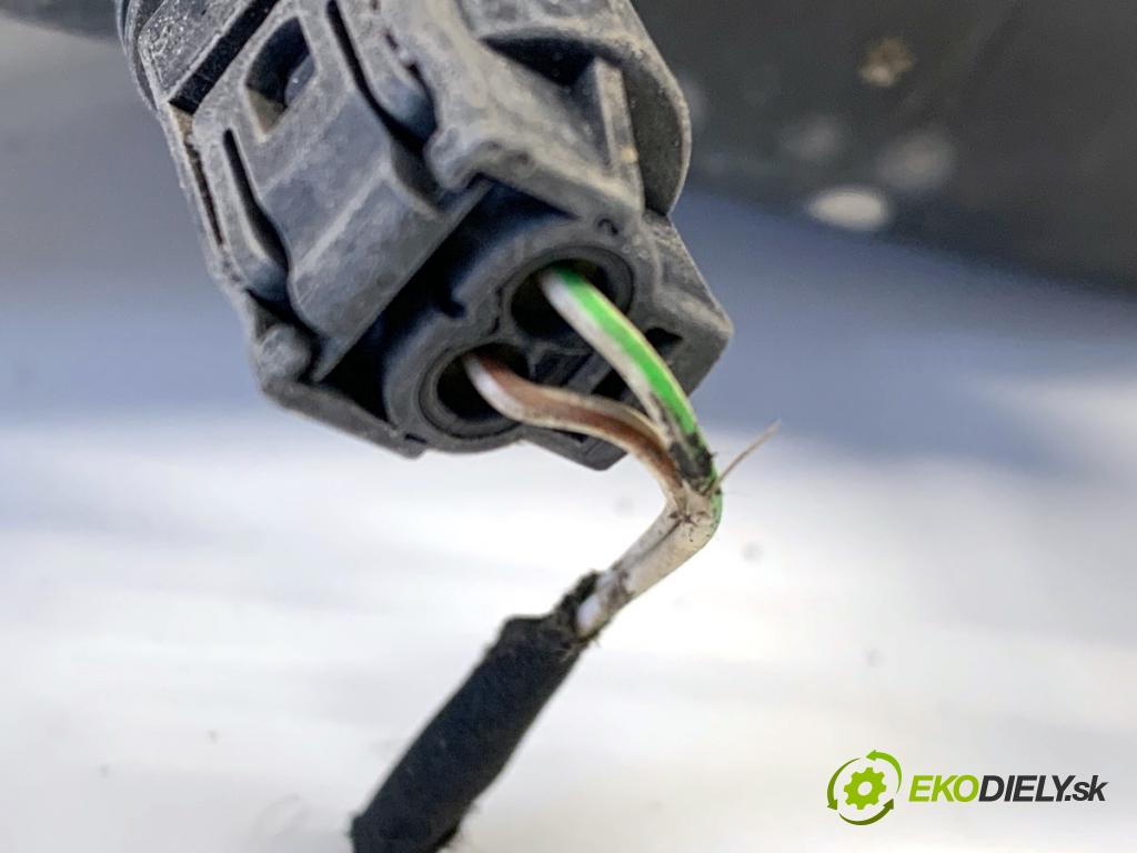 BMW F30 sedan 2016 140 kW 320 d xDrive 1995 Volant vzduchu 8054229