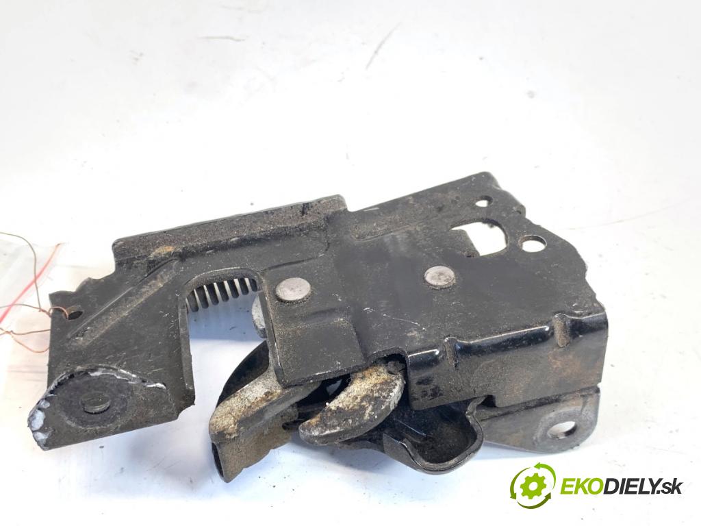 BMW F30 sedan 2016 140 kW 320 d xDrive 1995 zámok kapoty přední část levý 7242549