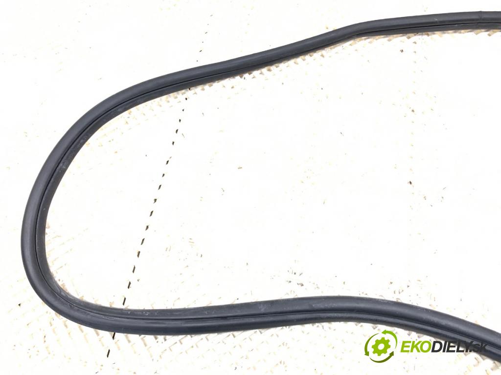 BMW F30 sedan 2016 140 kW 320 d xDrive 1995 tesnenie Dvere zad pravá 7258311 (Karoséria ostatné)