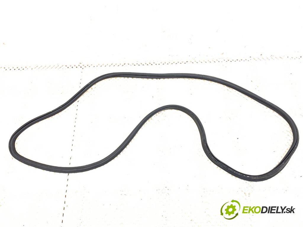 BMW F30 sedan 2016 140 kW 320 d xDrive 1995 těsnění dveří kufra 