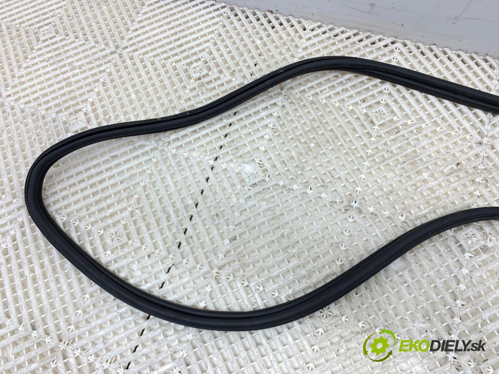 BMW F30 sedan 2016 140 kW 320 d xDrive 1995 tesnenie dverí kufra