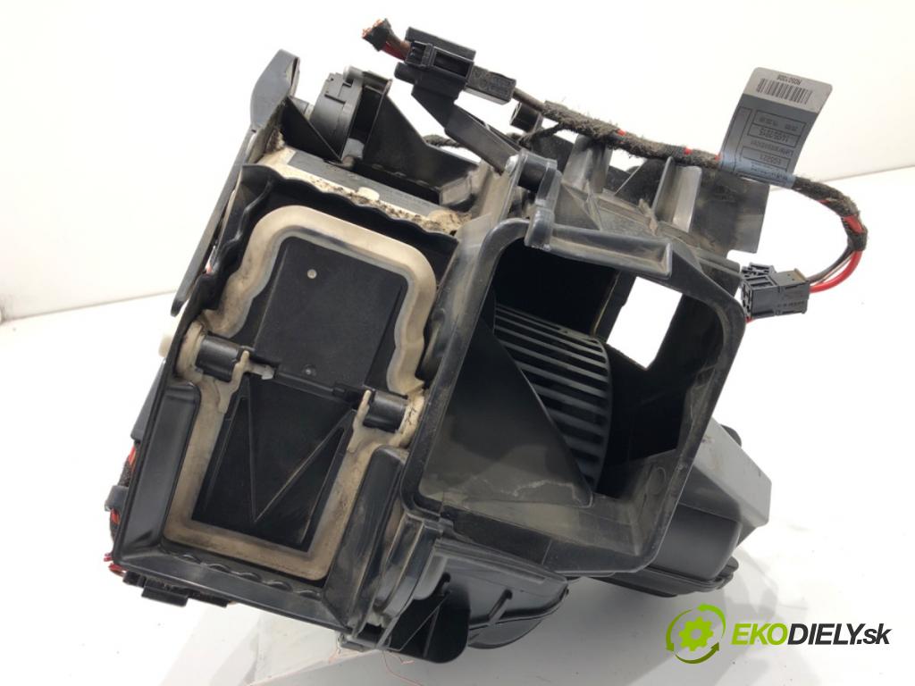 BMW F10 sedan 2015 160 kW 525 d xDrive 1995 ventilátor kúrenia 9248171