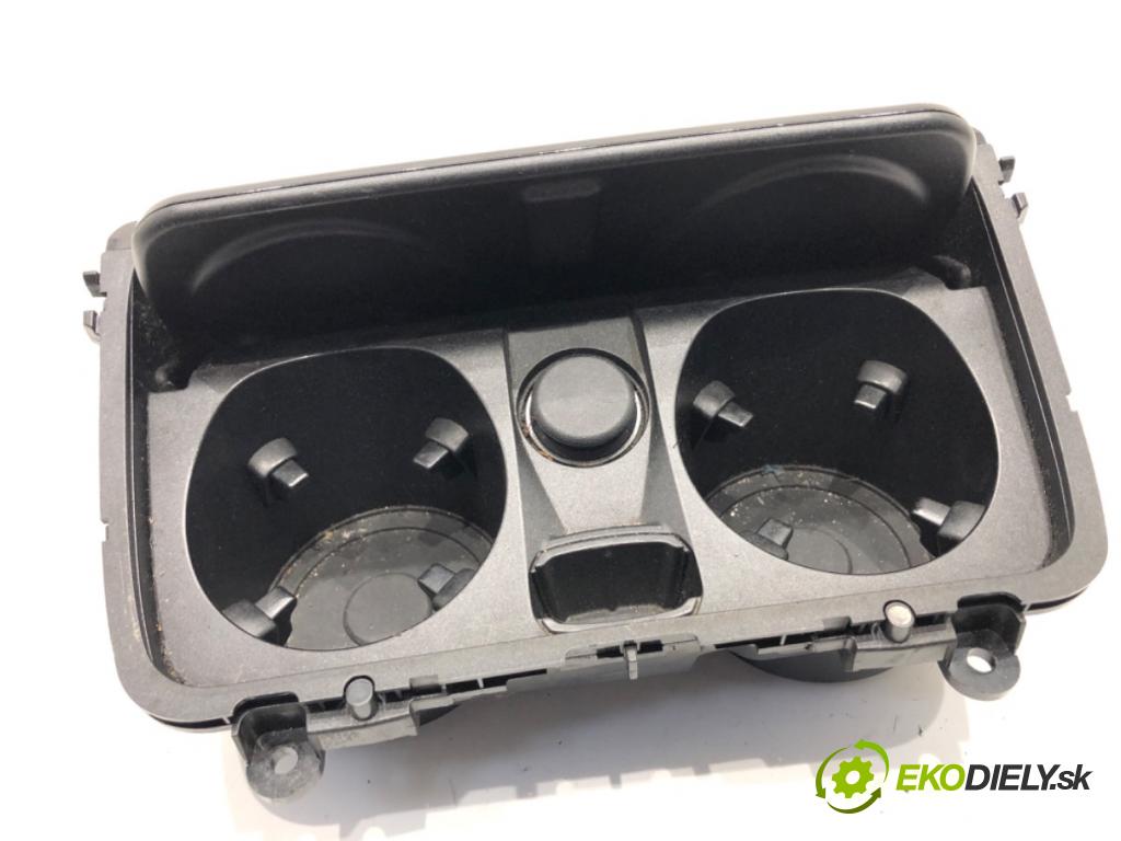 BMW F10 sedan 2015 160 kW 525 d xDrive 1995 Držiak na nápoje 9277262 (Držiak (úchyt) na nápoje)