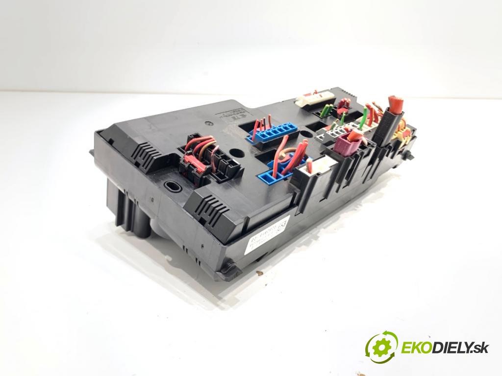 BMW F10 sedan 2015 160 kW 525 d xDrive 1995 Skrinka poistková 9252815 (Poistková skrinka)