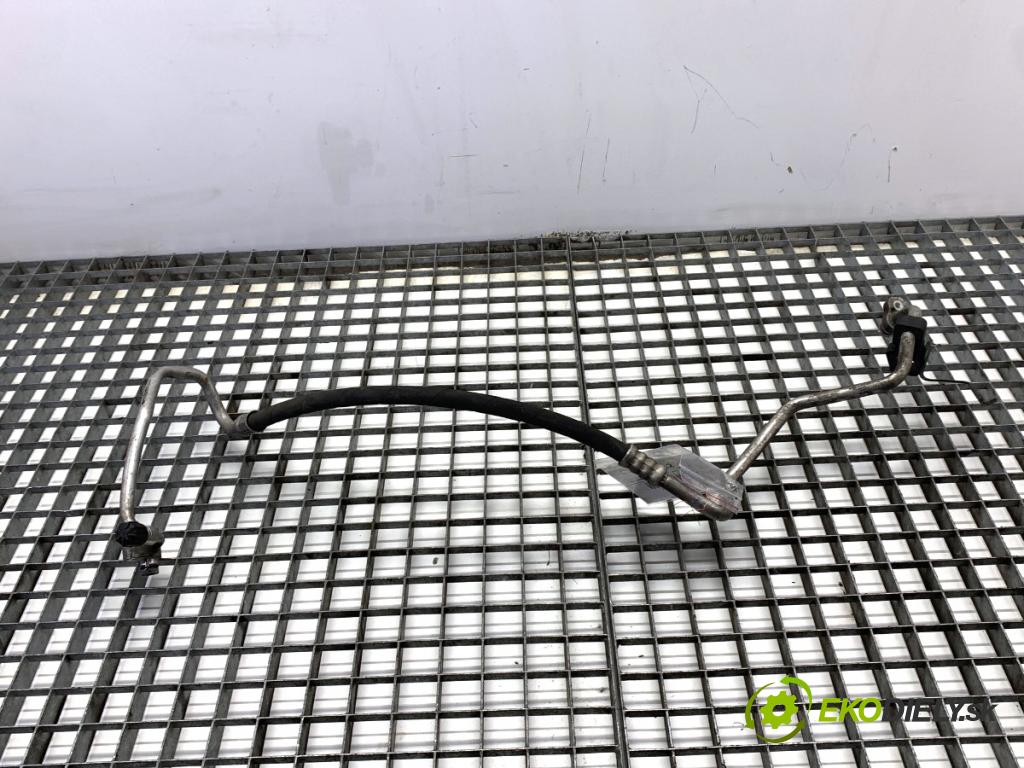 BMW F10 sedan 2015 160 kW 525 d xDrive 1995 rúrka klimatizace 9250709 (Trubka klimatizace)