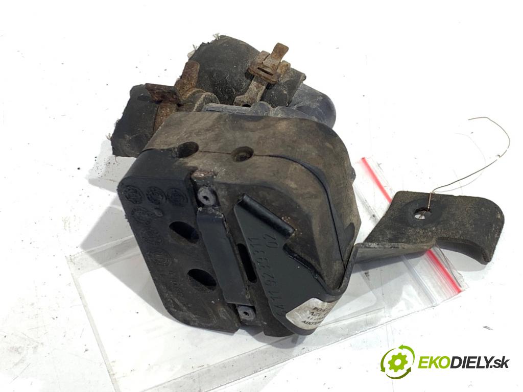 BMW F10 sedan 2015 160 kW 525 d xDrive 1995 DALŠÍ: Pumpa vody 9239313 (Vodná pumpa)