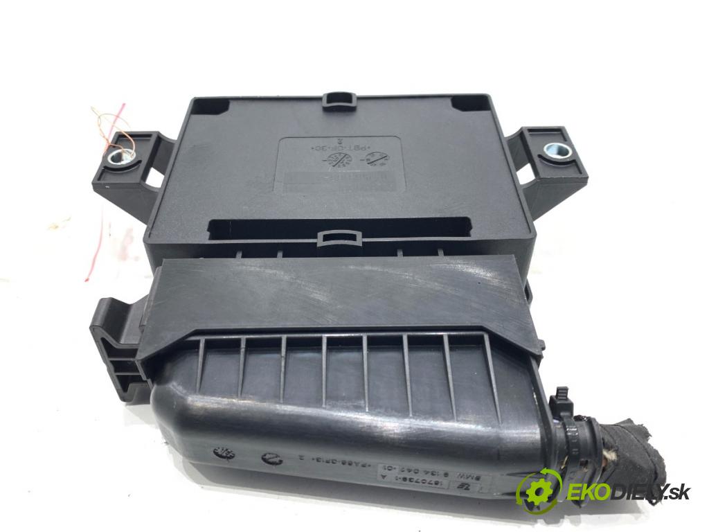 BMW F10 sedan 2015 160 kW 525 d xDrive 1995 Modul brzdy ručnej brzdy 6863277