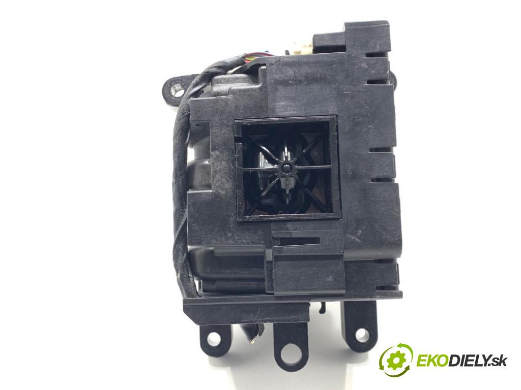 BMW F10 sedan 2015 160 kW 525 d xDrive 1995 Kulisa 9296904 (Rýchlostná páka (kulisa))