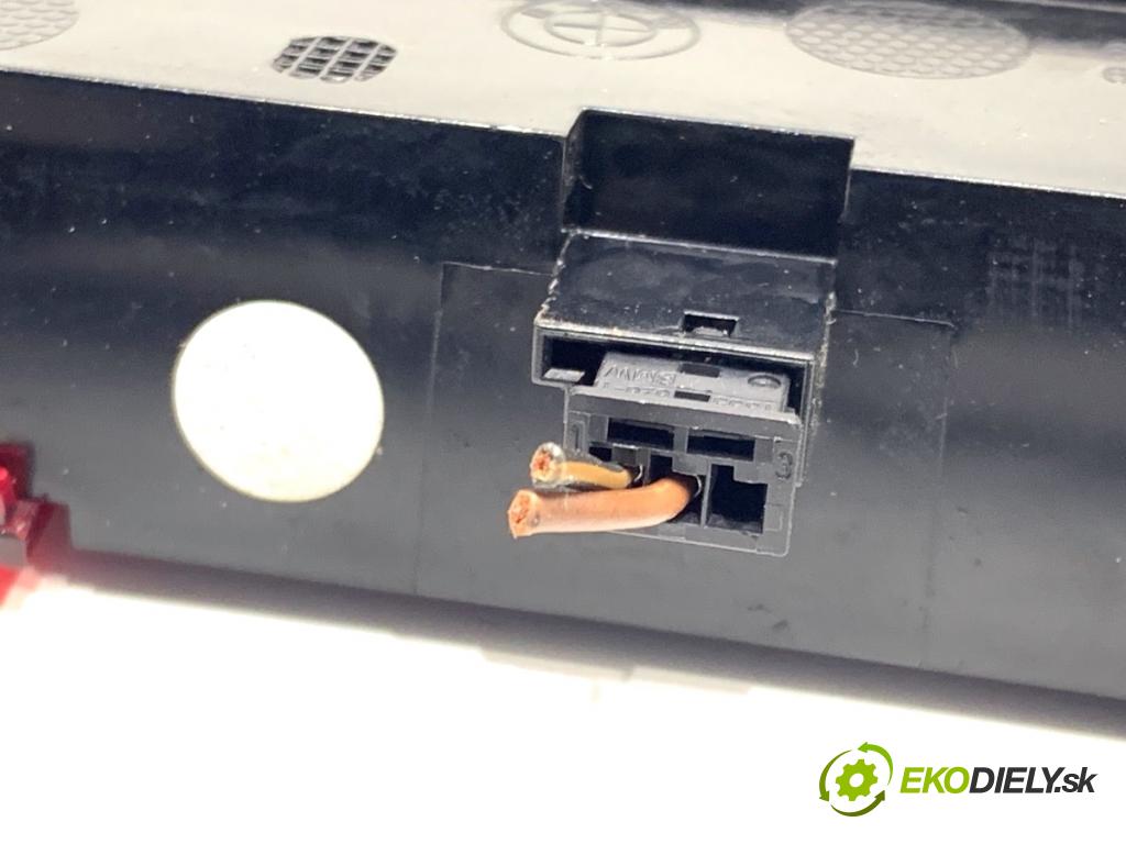 BMW F10 sedan 2015 160 kW 525 d xDrive 1995 Svetlo brzdových svetiel 7230799