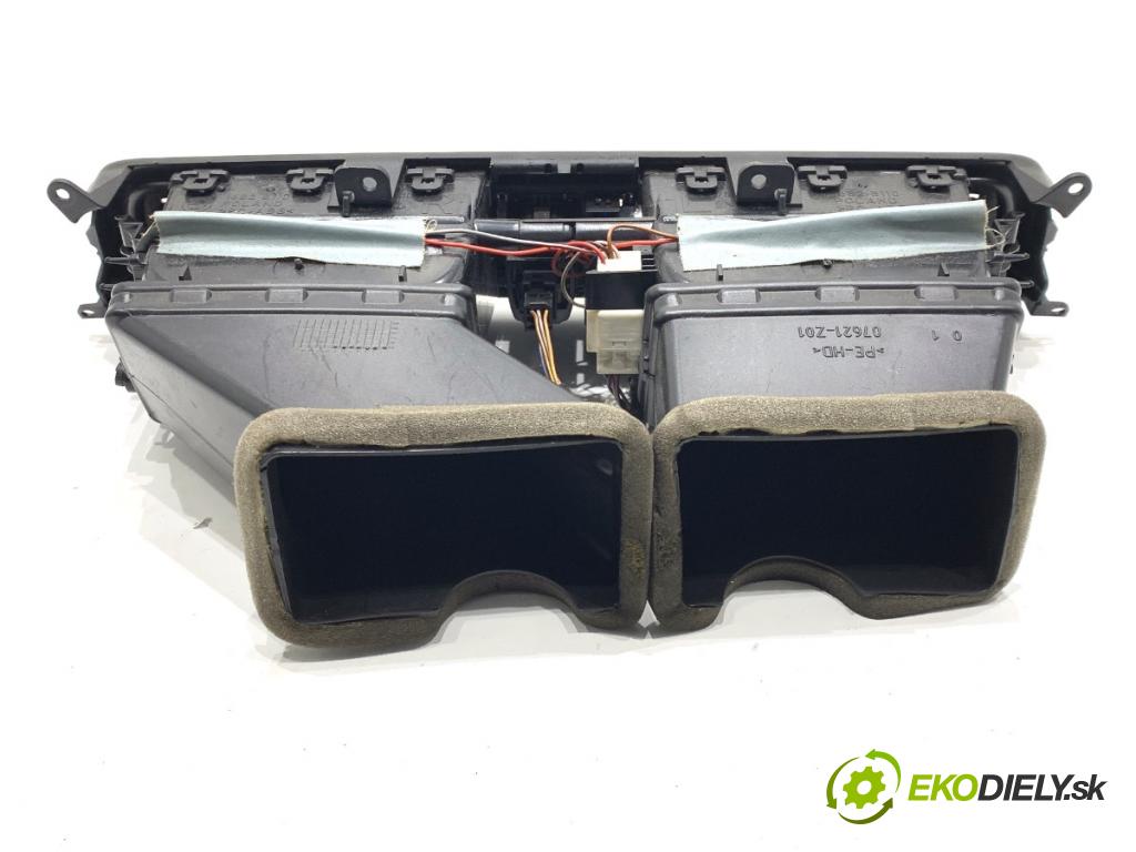 BMW F10 sedan 2015 160 kW 525 d xDrive 1995 Mriežky kúrenia predný 16828110