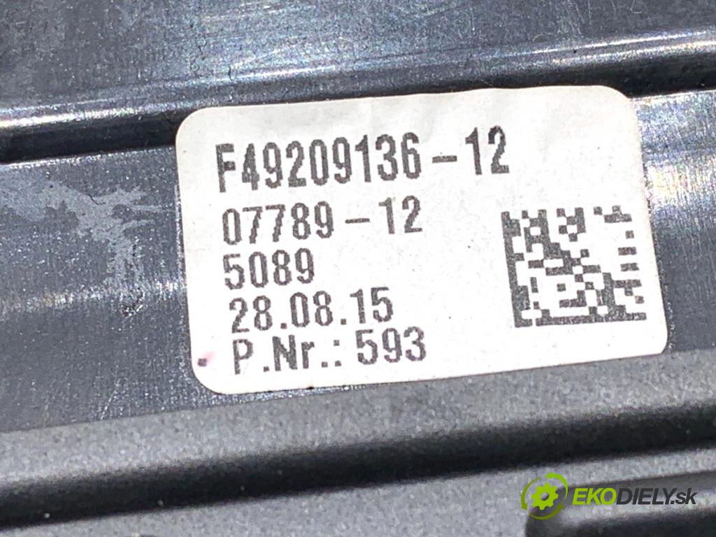 BMW F10 sedan 2015 160 kW 525 d xDrive 1995 mří topení přední část 16828110