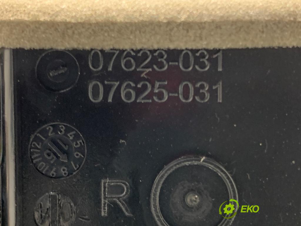 BMW F10 sedan 2015 160 kW 525 d xDrive 1995 Mriežky kúrenia zad 9158312