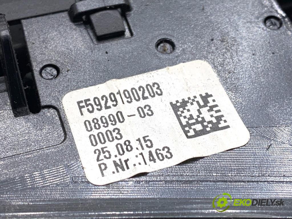 BMW F10 sedan 2015 160 kW 525 d xDrive 1995 Mriežky kúrenia pravy predný 9166884