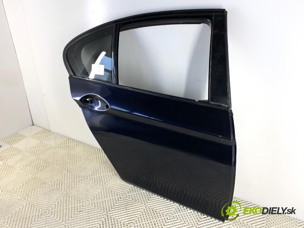 BMW F10 sedan 2015 160 kW 525 d xDrive 1995 Dvere pravy zad A89
