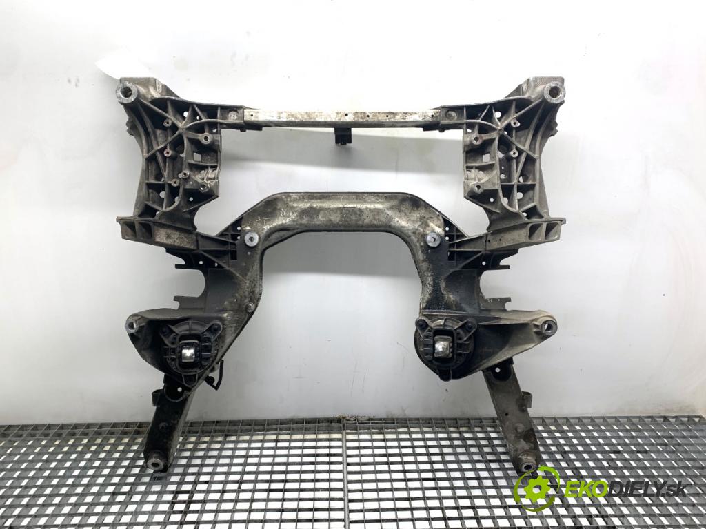 BMW F10 sedan 2015 160 kW 525 d xDrive 1995 výztuha pod motor 6793017 (Přední výztuha)