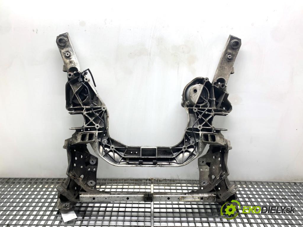 BMW F10 sedan 2015 160 kW 525 d xDrive 1995 výztuha pod motor 6793017 (Přední výztuha)