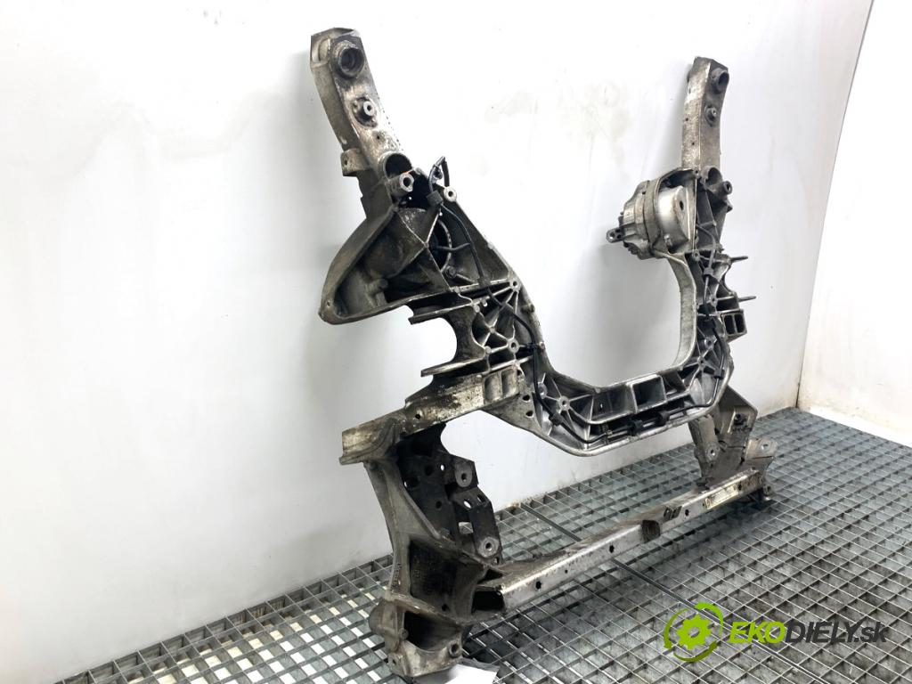 BMW F10 sedan 2015 160 kW 525 d xDrive 1995 výztuha pod motor 6793017 (Přední výztuha)