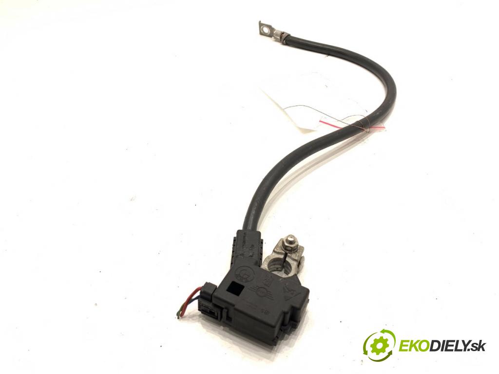 BMW F10 sedan 2015 160 kW 525 d xDrive 1995 svorka MINUS: 9302358