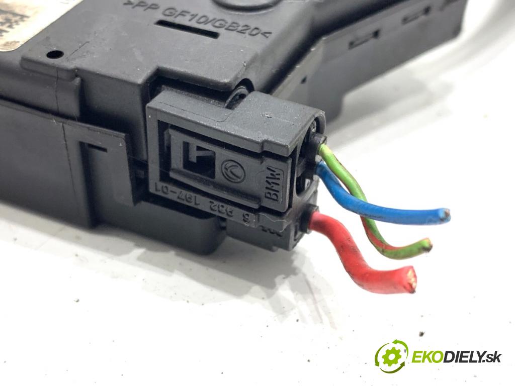 BMW F10 sedan 2015 160 kW 525 d xDrive 1995 svorka MINUS: 9302358