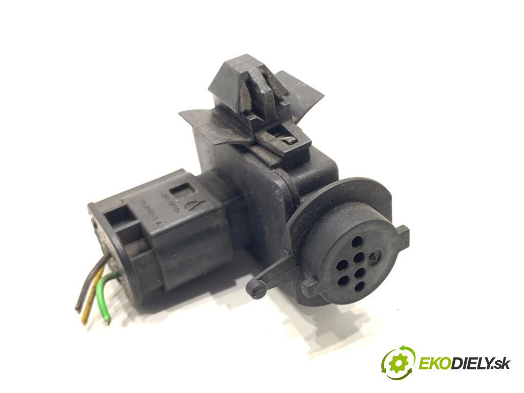 BMW F10 sedan 2015 160 kW 525 d xDrive 1995 Snímač kvality vzduchu 9350423