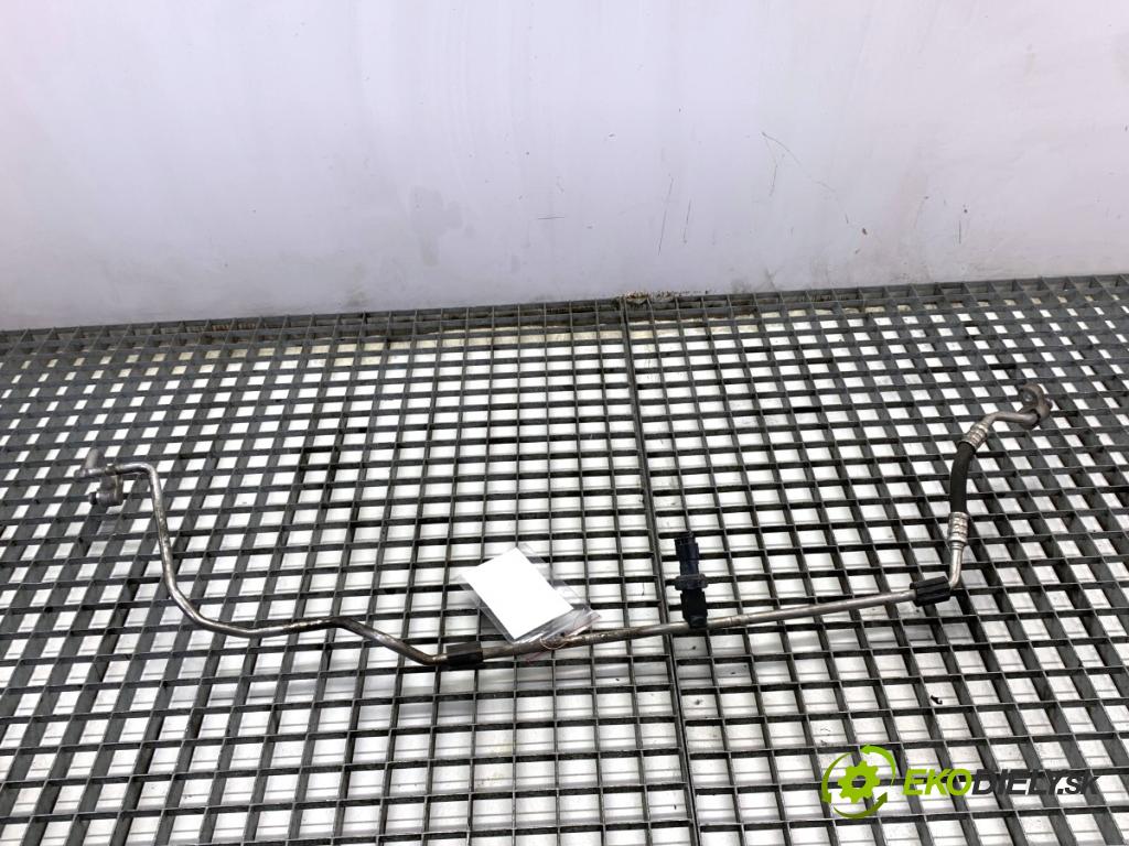 BMW F10 sedan 2015 160 kW 525 d xDrive 1995 rúrka klimatizácie 9120003 (Rúrka klimatizácie)