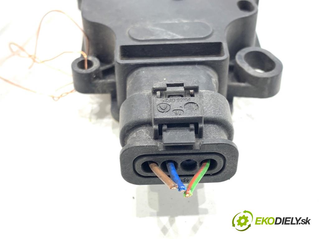 BMW F10 sedan 2015 160 kW 525 d xDrive 1995 Motorček rolety ŽALÚZIE: 6466R151