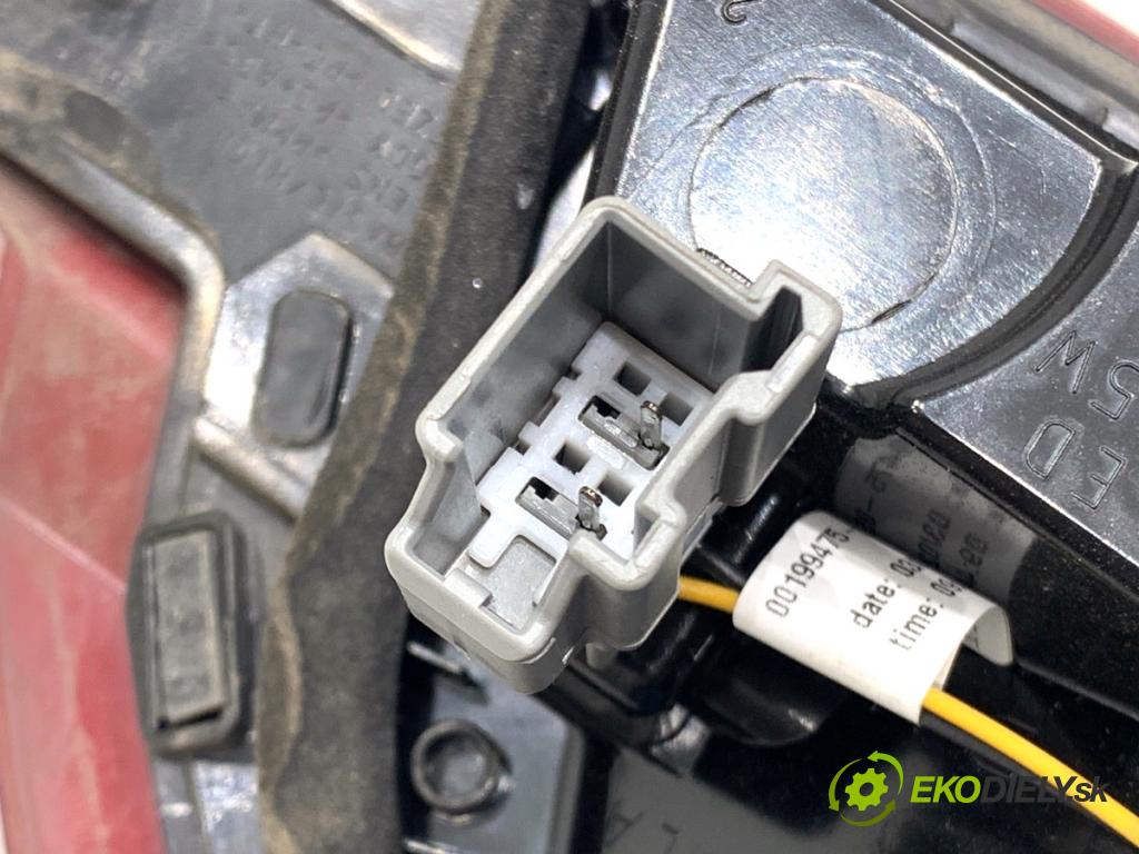 FORD FIESTA MK8 liftback 2021 55 kW 1.1 Ti-VCT 1084 Svetlo zad pravá vnútorná H1BB13A602AK (Kľučka dverí ostatné)