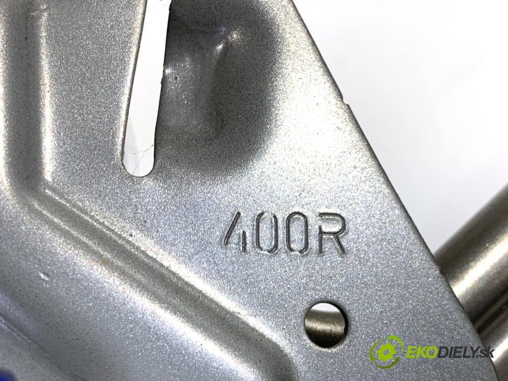 TOYOTA YARIS IV liftback 2022 92 kW 1.5 (MXPA11) 1490 závěs kapoty pravý přední část