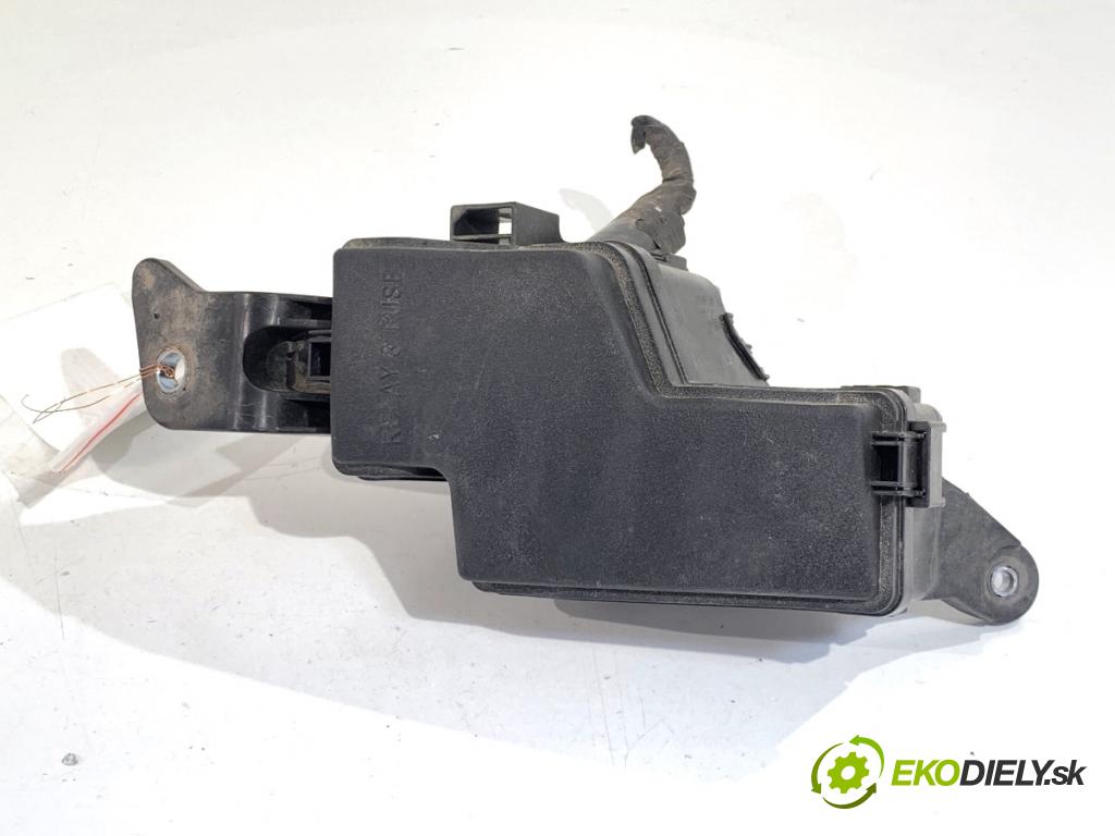 TOYOTA YARIS IV liftback 2022 92 kW 1.5 (MXPA11) 1490 Skrinka poistková 82662-0D720 (Poistková skrinka)
