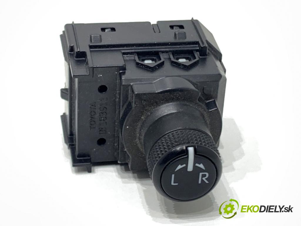 TOYOTA YARIS IV liftback 2022 92 kW 1.5 (MXPA11) 1490 Prepínač nastavenia spätných zrkadiel 183911 (Prepínacie páčky pod volantom)