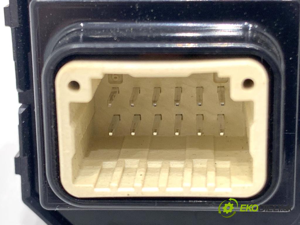 TOYOTA YARIS IV liftback 2022 92 kW 1.5 (MXPA11) 1490 Prepínač nastavenia spätných zrkadiel 183911 (Prepínacie páčky pod volantom)